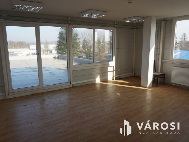 Közel 1000 nm-s ipari csarnok Nagykanizsán