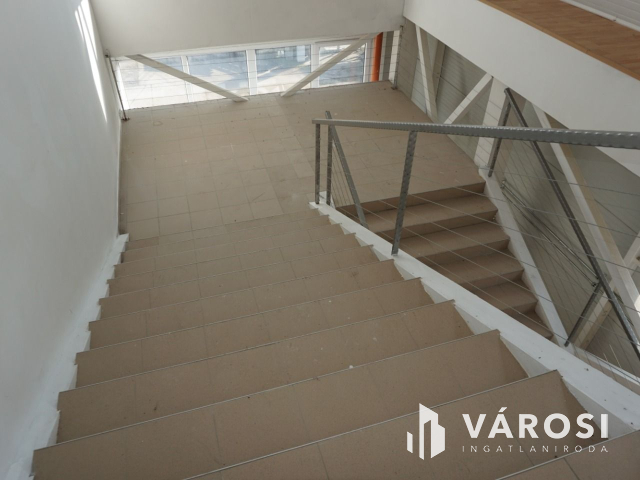 Közel 1000 nm-s ipari csarnok Nagykanizsán