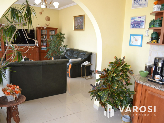 Baltonfüzfőn 700 m-re a Balaton parttól családi ház eladó!