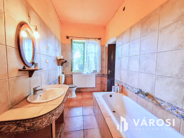 Befektetési lehetőség Vállalkozásra alkalmas 2 szintes ház