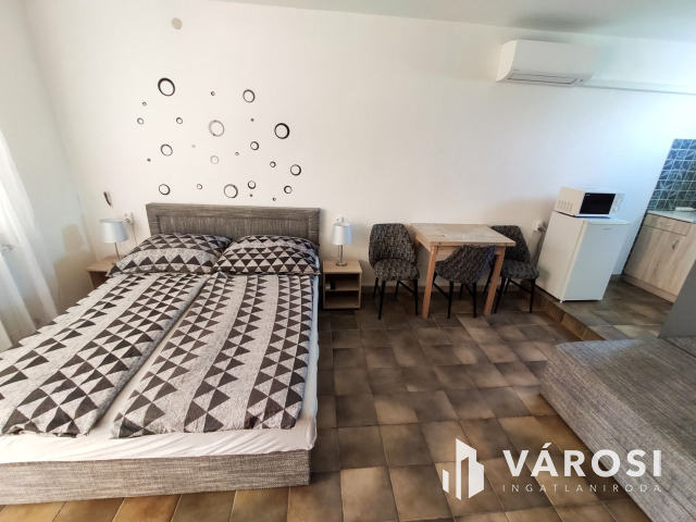 15 apartmanból álló apartmanház Siófokon