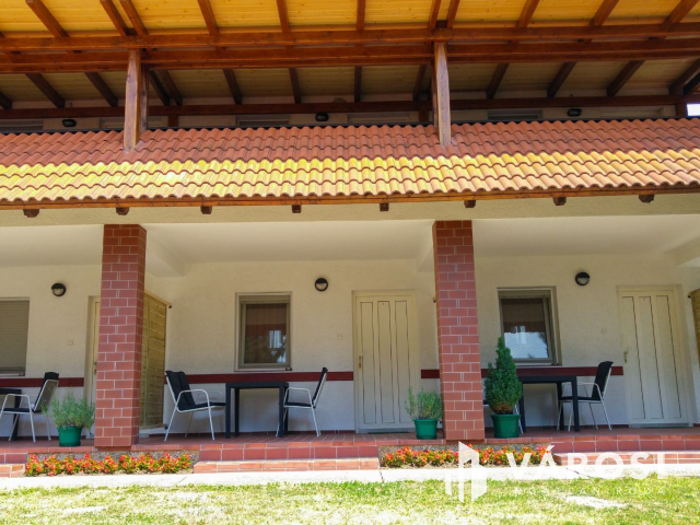 15 apartmanból álló apartmanház Siófokon
