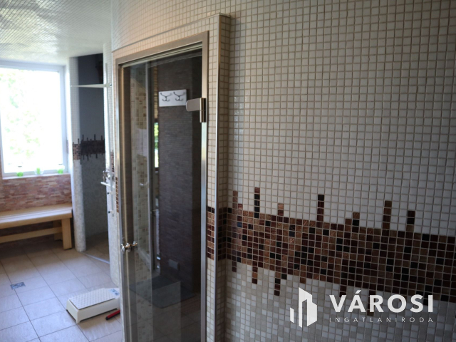 7 apartmanos üdülőház a Balaton partján