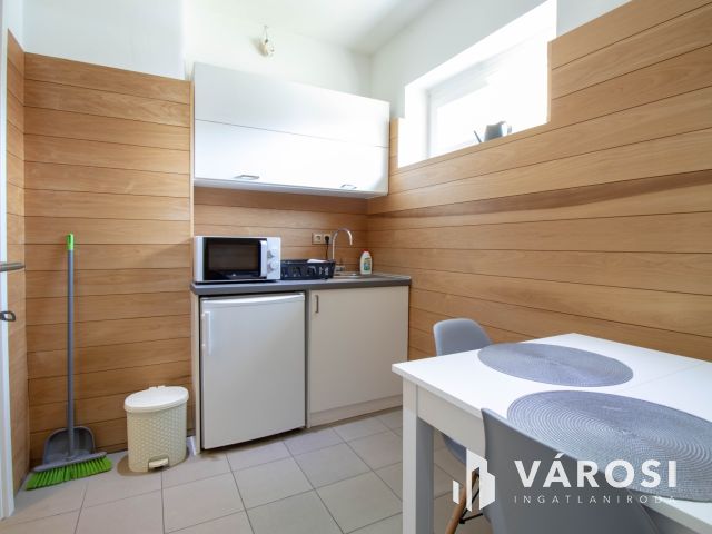 Forgalmas útvonalon 178 m2-es, igényesen felújított ingatlan