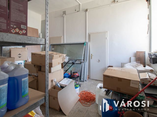 Forgalmas útvonalon 178 m2-es, igényesen felújított ingatlan