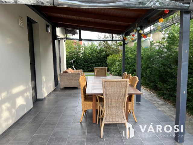 Debrecen Kertvárosi Lakóparkban Igényes Szép Ház