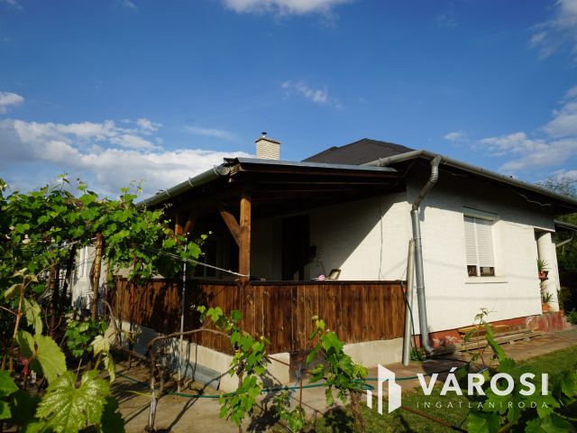 Gyálon a Pesti út közelében 92 nm -es családi ház eladó