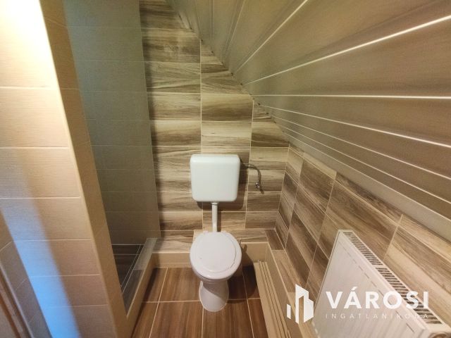 Családi ház + 3 lakás kiváló környéken eladó!