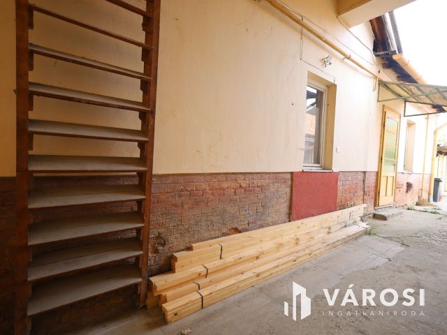 Eladó üzlethelyiség Gyulán a posta mellett