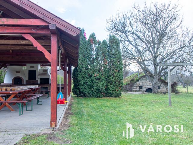 Kiemelkedő befektetési lehetőség Páty központjában!