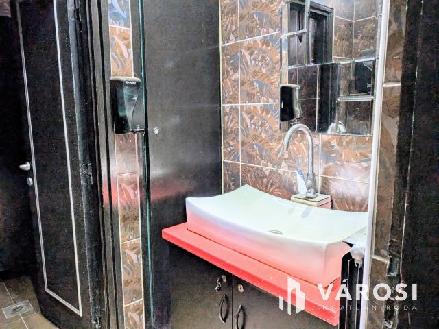 Szórakozóhely Gyula belvárosának legszebb részén kiadó!