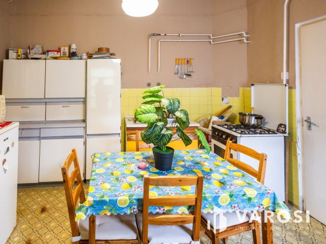 Eladó üzlethelyiség Gyulán a posta mellett