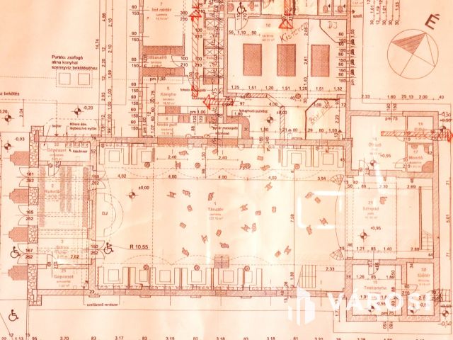 Működő DISCÓ épület, autószerelő műhely, telephely egyben