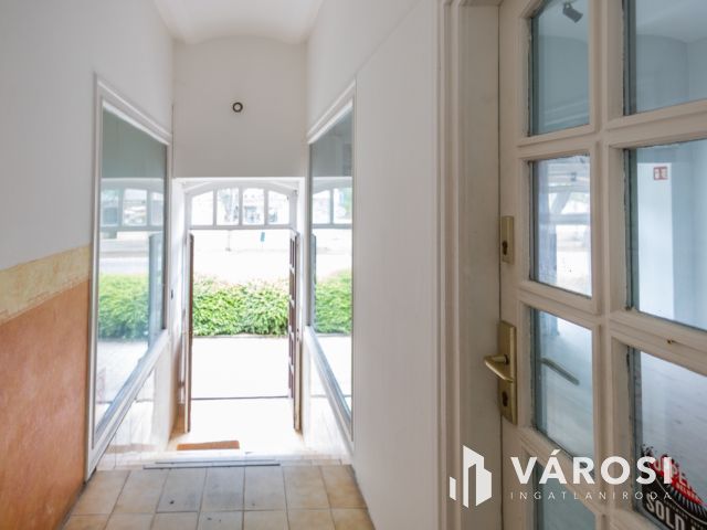 Eladó üzlethelyiség a belvárosban