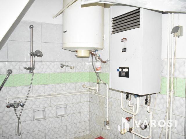 Egyedi stílus, tégla falazat, tágas terek Eleken!