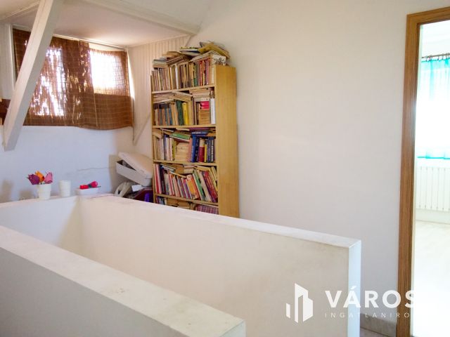 Nagy telkes, szuterénes családi ház eladó