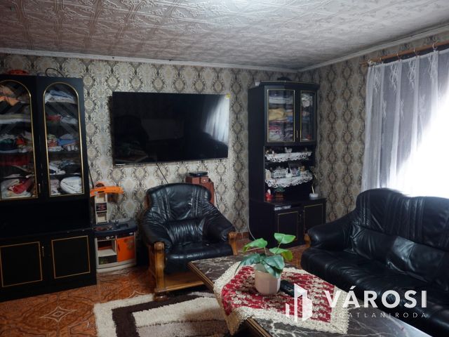 Kiváló elrendezés, beépített tetőtér!