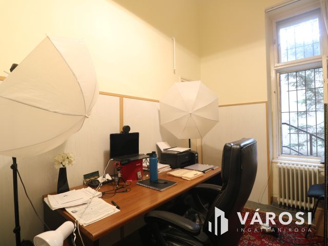 Belvárosi iroda a Szent István téren.