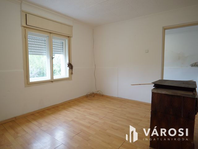 Lakható zárt kert, Látóhegyen