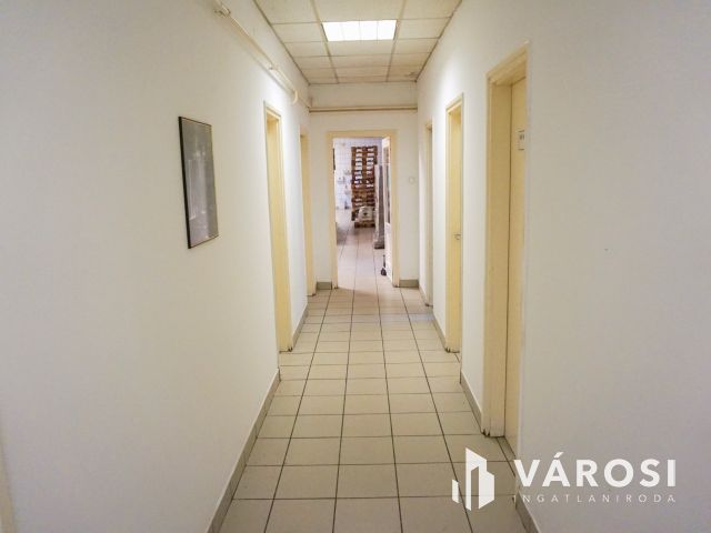 Élelmiszer feldolgozó ár alatt eladó!