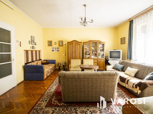 Eladó nagypolgári családi ház Orosháza szívében