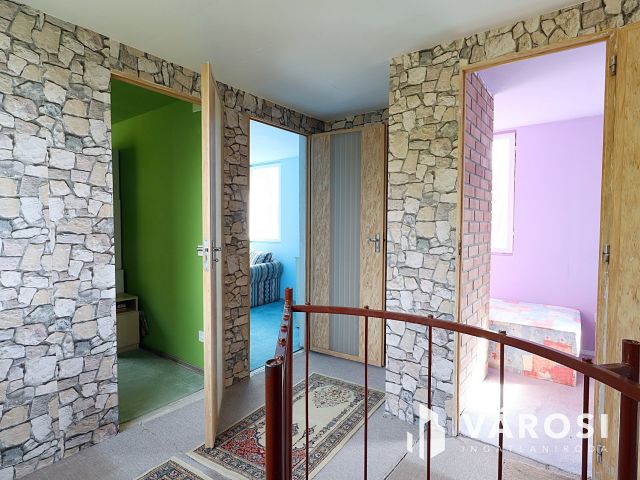 Parádsasváron erdővel határos nyaraló eladó