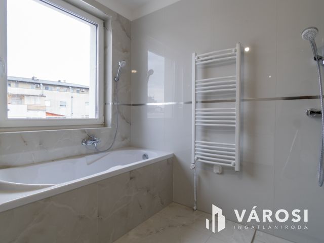Új építésű penthouse a belváros szívében