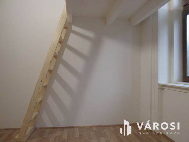 Nagypolgári ház társasházi lakásokká alakítva