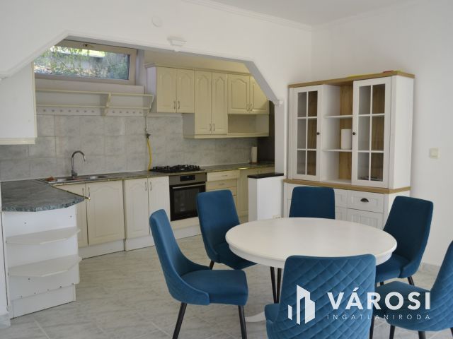 Csodás környezet Bándon, a telek végében patakkal!!