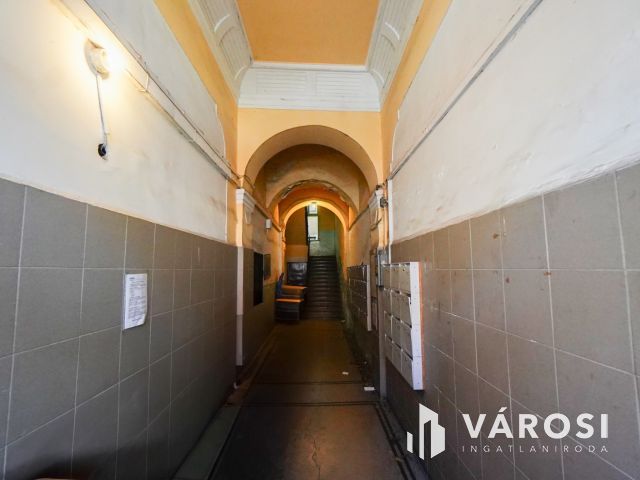 Felújított lakás a Flórián tér szomszédságában!