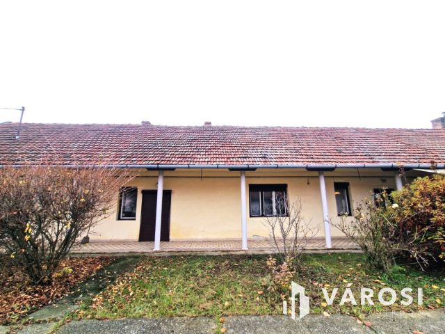 Hangulatos, verandás, 3 szobás kertes ház jó környéken