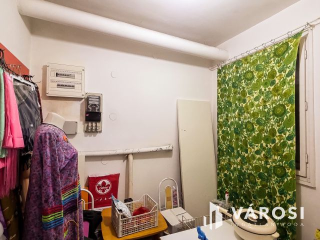 Eladó jó hozamú üzlethelyiség Óbudán