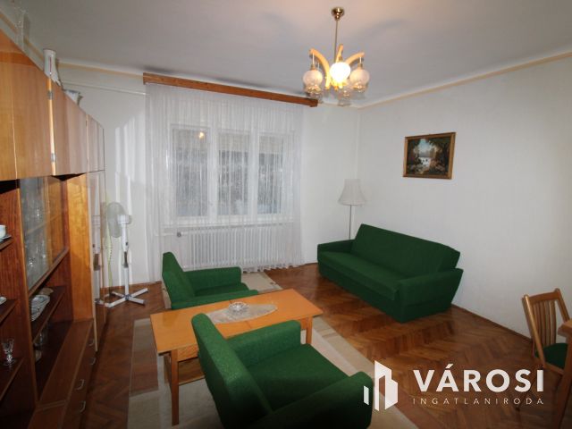 3 szobás tégla ház Gyulán a magyarvárosi részen.