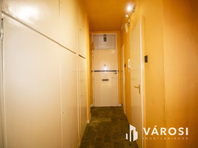 Klasszikus költözhető tégla lakás Orosházán