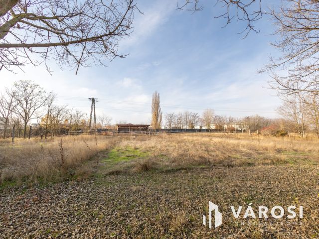 Kéznél a város, közel az autópálya – ideális lokáció