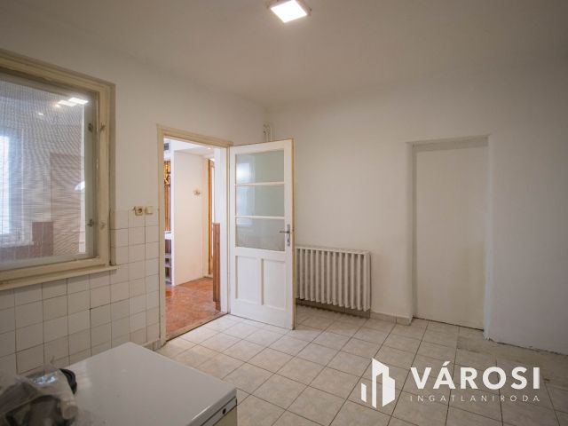 Lehetőségekkel teli ház Eladó Győrladaméron ideális telekkel