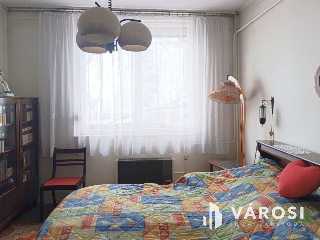 Körös-parton első emeleti, 2,5 szobás téglalakás eladó!