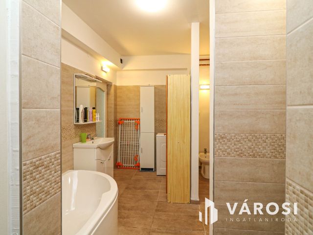 Békésen családi ház tágas telekkel eladó!