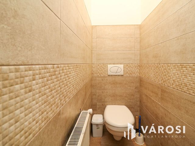 Békésen családi ház tágas telekkel eladó!