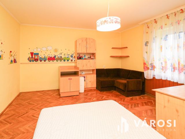 Békésen családi ház tágas telekkel eladó!