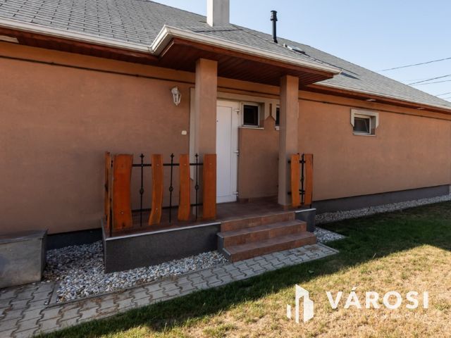 Modern családi ház eladó Győr-Ménfőcsanakon