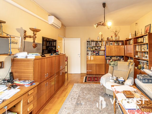 Erkélyes, világos, 2 szobás panel a Kerényi Károly utcában