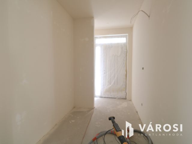 Baktói ikerház,minőségi kulcsrakész kivitelben.