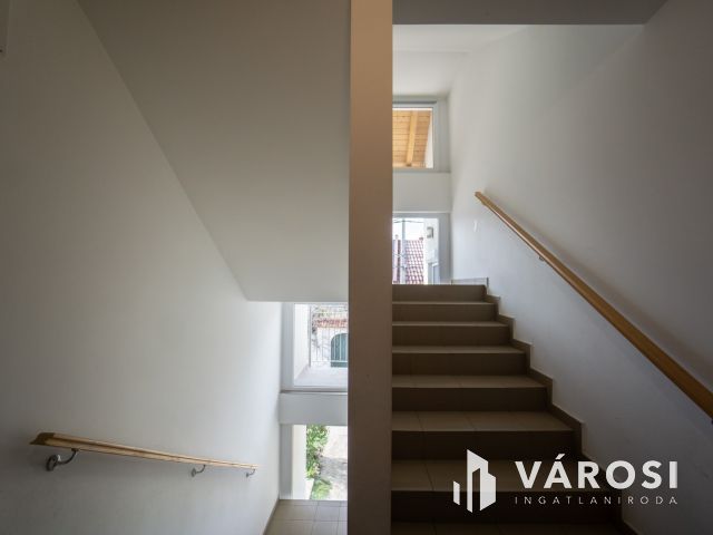 Nádorvárosban erkélyes nagy lakás, garázs lehetőséggel!