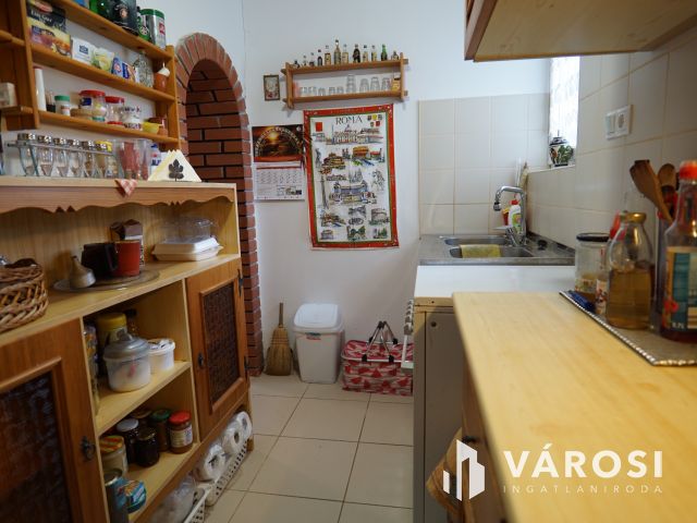 Fonyódligeten, felújított kis Nyaraló