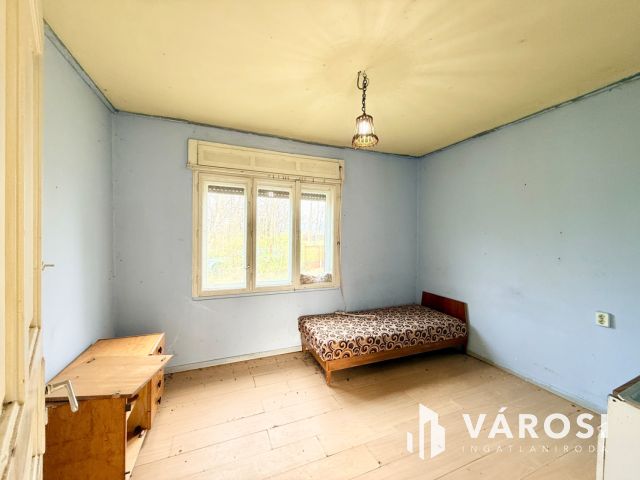 Balatoni panorámás, 2222 m²-es telek, felújítandó házzal