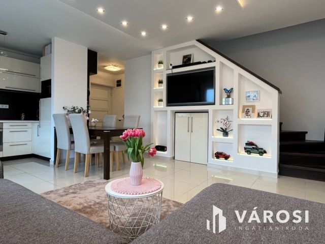 Exkluzív, kertkapcsolatos lakás Újszegeden