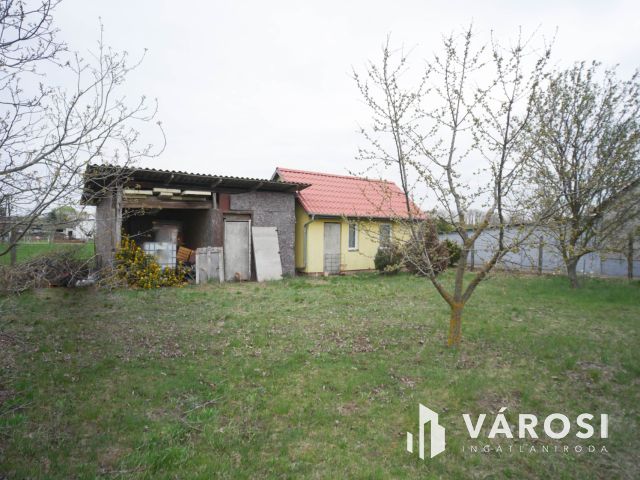 Sashegy pusztai hobbi kert házzal, csendes környezetben