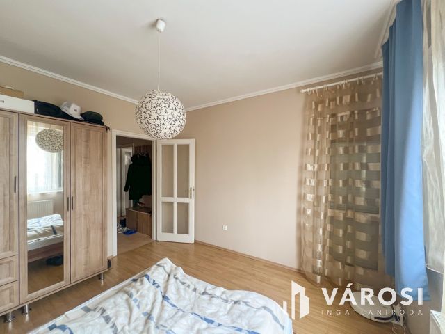 Legjobb helyen földszinti lakás garázzsal