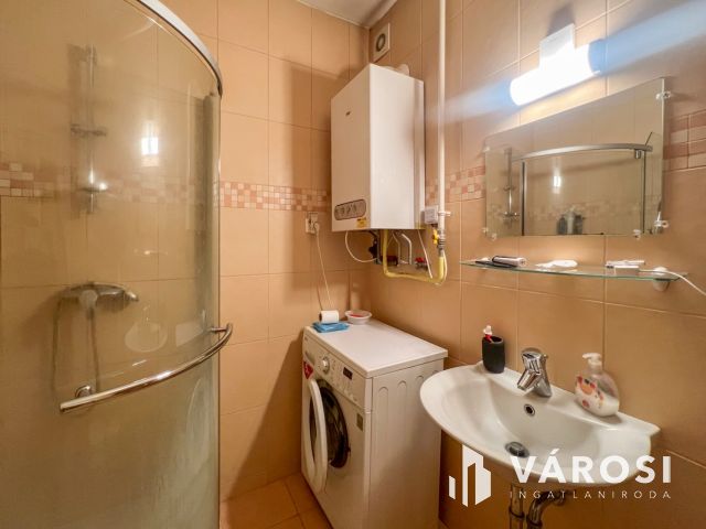 Legjobb helyen földszinti lakás garázzsal